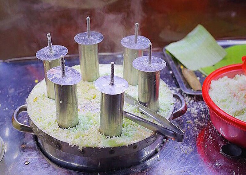 Bán bánh lạ bọc ống inox: Bám vỉa hè Hà Nội, chàng trai thu 70 triệu/tháng