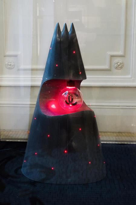 Giới nhà giàu đốt tiền mua cây thông dị vì mục đích không ai ngờ