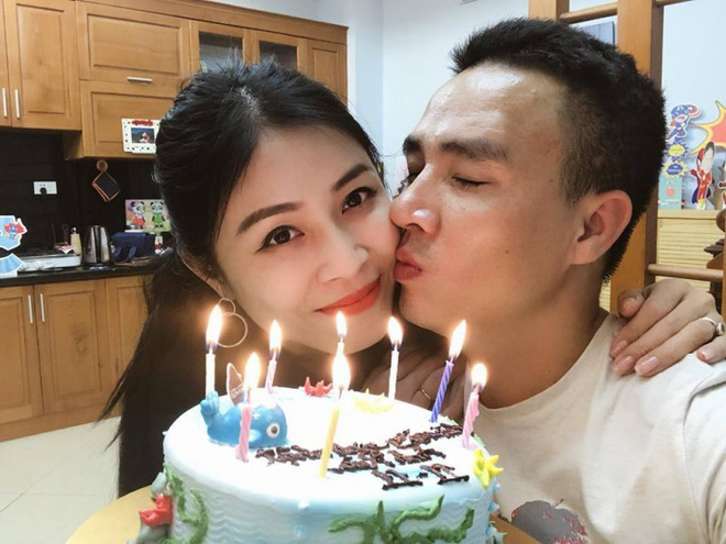 Sau tuyên bố chia tay chồng sắp cưới, MC Hoàng Linh lần đầu lộ diện với status đầy ẩn ý