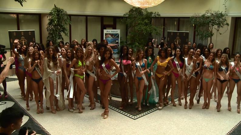 Minh Tú nóng bỏng trong phần thi bikini tại Hoa hậu Siêu quốc gia