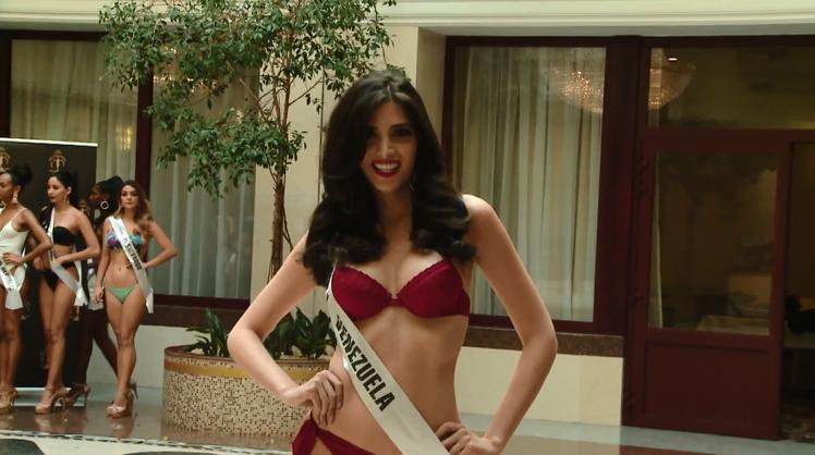 Minh Tú nóng bỏng trong phần thi bikini tại Hoa hậu Siêu quốc gia