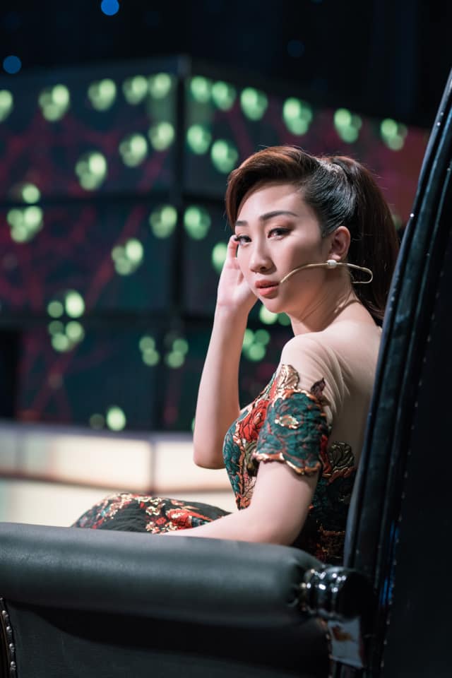 Lều Phương Anh nhắn nhủ người đàn ông thích mình: Em không dám trèo cao, bão thế này em trèo lên cao người ta bảo em dở hơi anh ạ