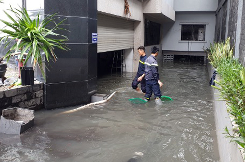Hàng loạt hầm tòa nhà, chung cư ở Sài Gòn ngập nước