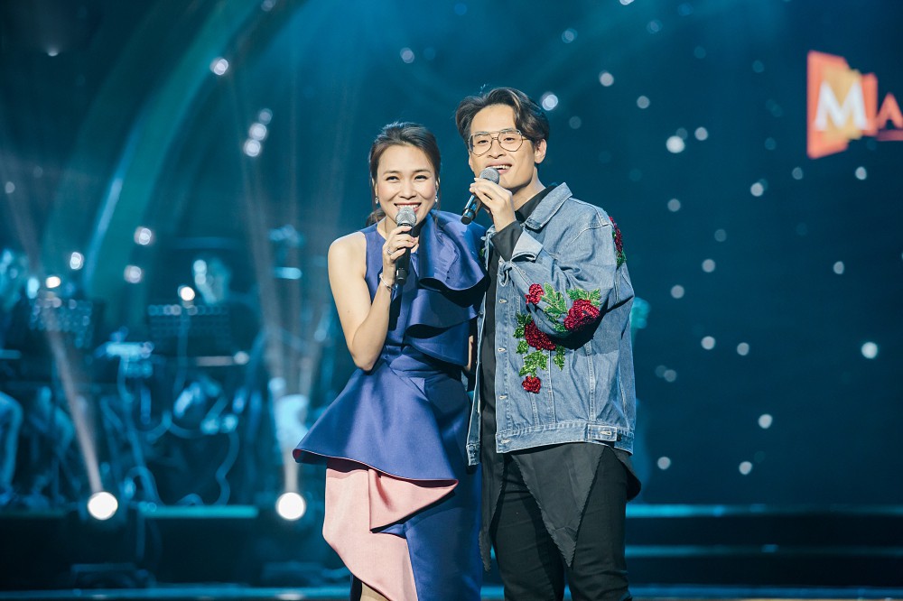 Mỹ Tâm chính thức lên tiếng về bức ảnh ôm hôn Hà Anh Tuấn trong hậu trường