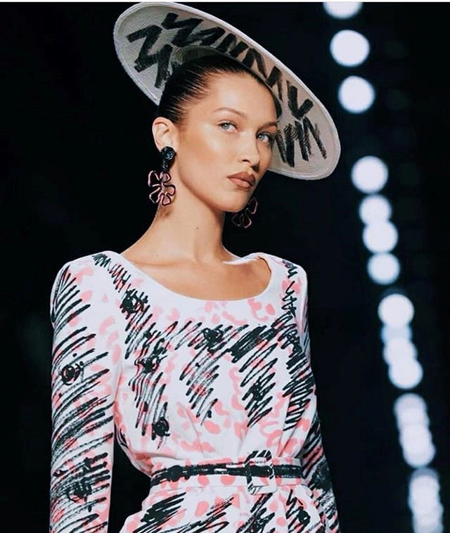 Bella Hadid, Kaia Gerber cạnh tranh danh hiệu người mẫu của năm 2018