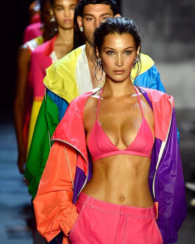 Bella Hadid, Kaia Gerber cạnh tranh danh hiệu người mẫu của năm 2018