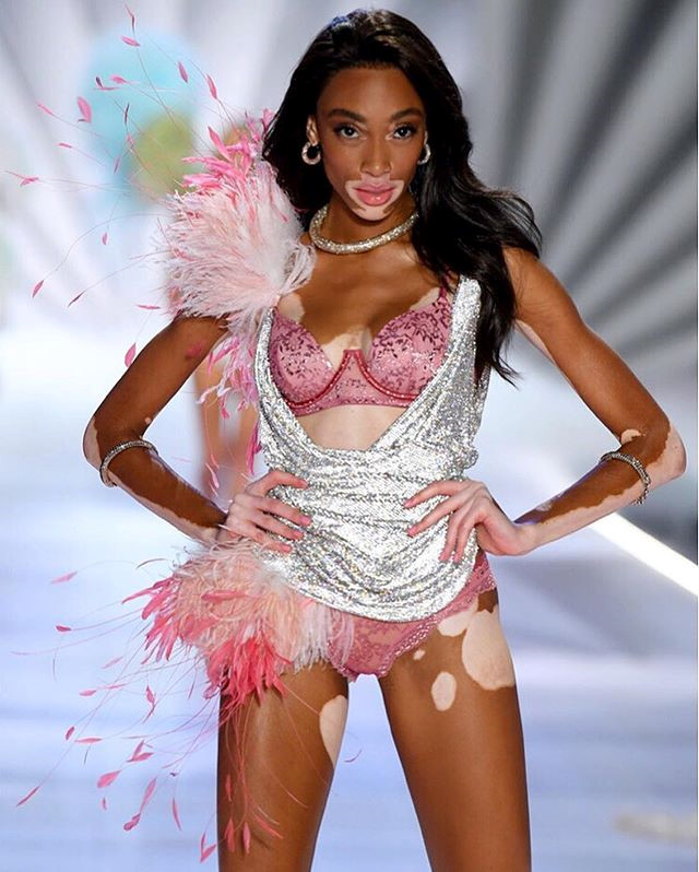 Bella Hadid, Kaia Gerber cạnh tranh danh hiệu người mẫu của năm 2018