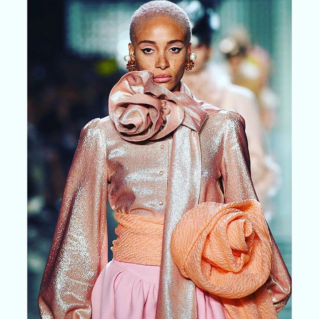 Bella Hadid, Kaia Gerber cạnh tranh danh hiệu người mẫu của năm 2018