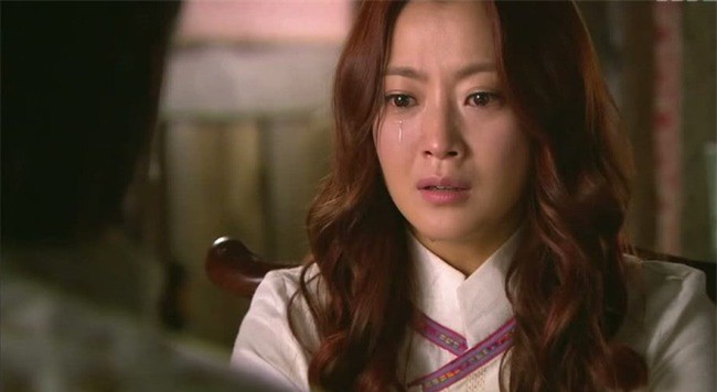 Thấy mỗi ngày mẹ đẻ đút 10.000 vào thùng gạo, con gái òa lên khóc khi thấy bà nói một câu