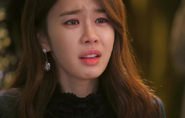 Thấy mỗi ngày mẹ đẻ đút 10.000 vào thùng gạo, con gái òa lên khóc khi thấy bà nói một câu