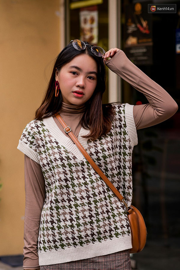 Street style 2 miền: miền Bắc nghiện chân váy ngắn và jacket lửng, miền Nam quất toàn màu nổi