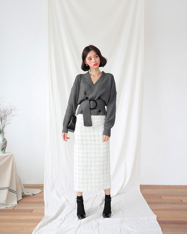 Chú ý chi tiết này khi chọn chân váy kẻ midi, phong cách của bạn sẽ được phong hạng đỉnh cao