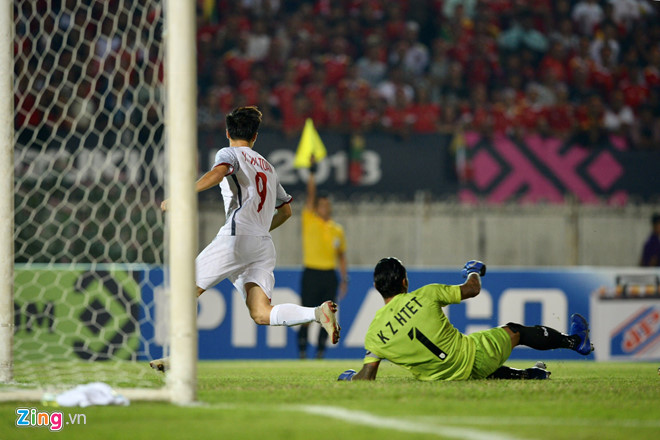 Pha việt vị của Văn Toàn lọt top khoảnh khắc gây tranh cãi ở AFF Cup