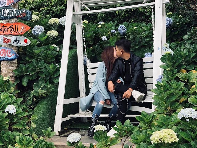 Hé lộ danh tính bạn trai thiếu gia vừa bí mật tổ chức lễ ăn hỏi với nữ ca sĩ MiA