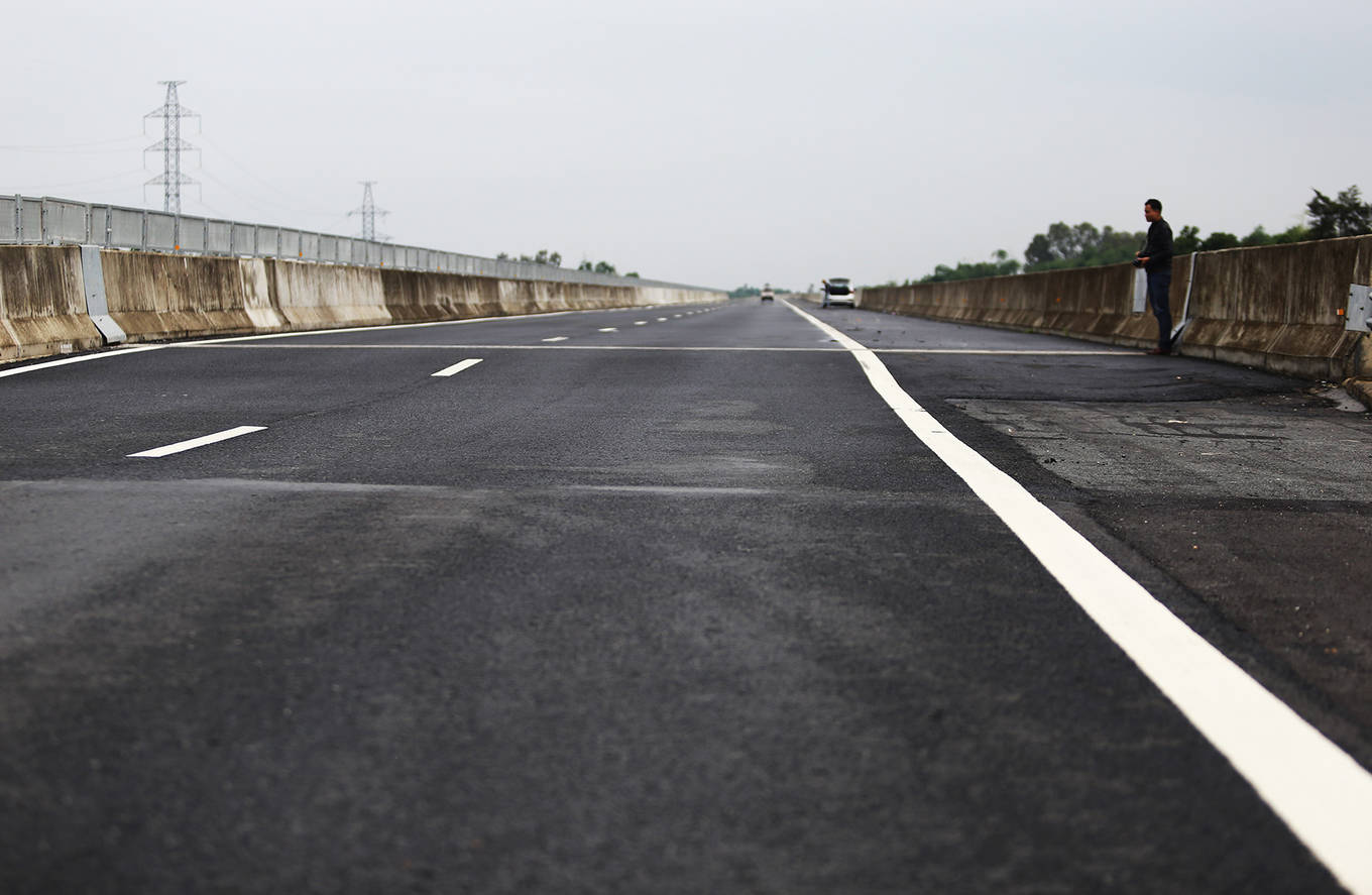 Video ảnh: Nhiều vết nứt lún, lượn sóng trên cao tốc Đà Nẵng - Quảng Ngãi