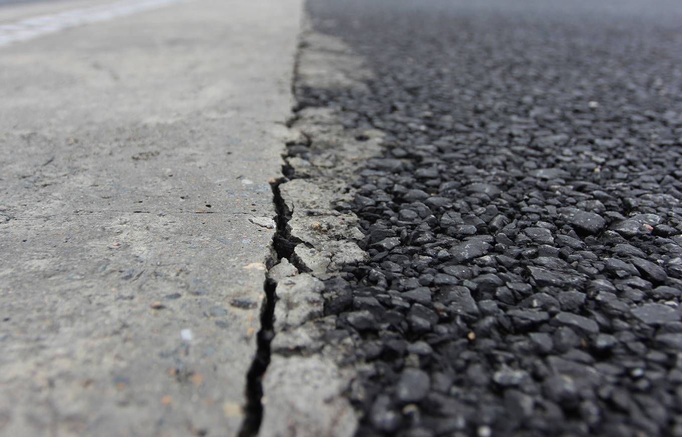 Video ảnh: Nhiều vết nứt lún, lượn sóng trên cao tốc Đà Nẵng - Quảng Ngãi