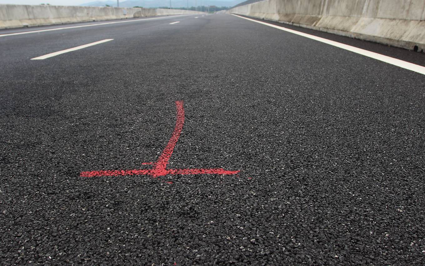 Video ảnh: Nhiều vết nứt lún, lượn sóng trên cao tốc Đà Nẵng - Quảng Ngãi