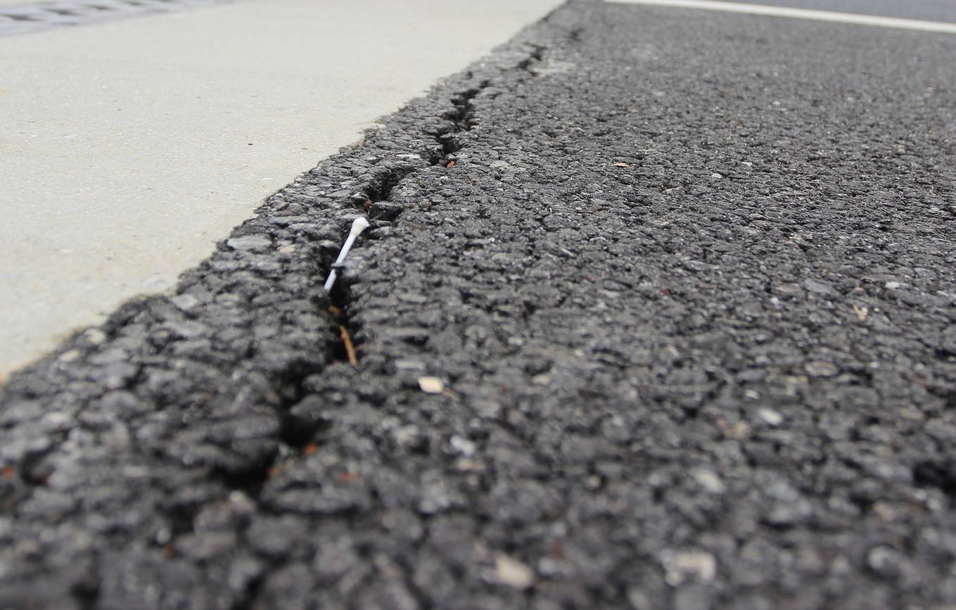 Video ảnh: Nhiều vết nứt lún, lượn sóng trên cao tốc Đà Nẵng - Quảng Ngãi