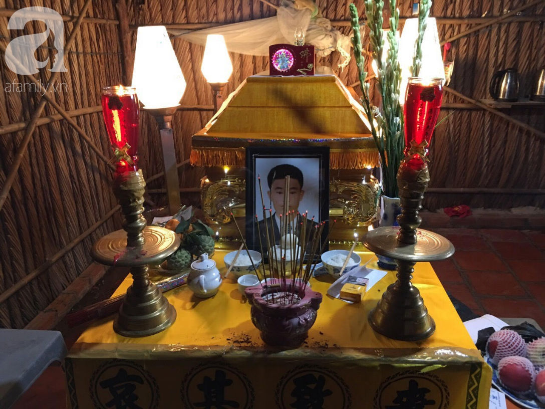 TP.HCM: Bố chết đuối khi cứu vườn rau trong bão, 3 đứa trẻ ngây ngô hỏi sao bố ngủ lâu quá không dậy hả mẹ?