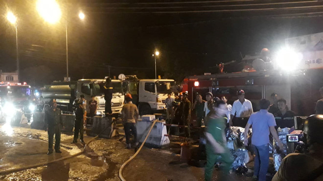 Cháy kho xăng ở Nha Trang, 3 xe bồn bị thiêu rụi