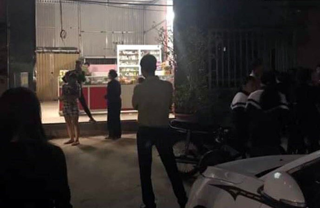 Cô gái 18 tuổi treo cổ sau đám cưới: Người chồng trẻ ôm thi thể vợ khóc ngất