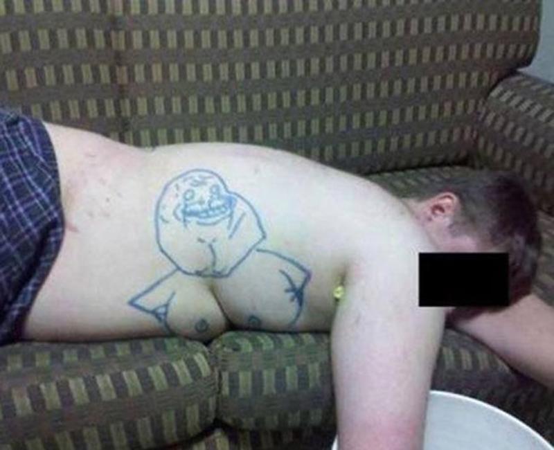 Chết cười với tuyệt chiêu dìm chồng khi say xỉn của các bà vợ lắm trò