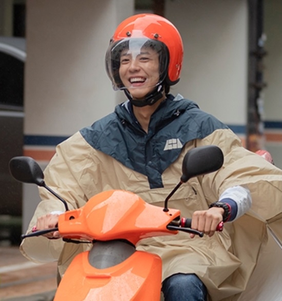 1 ngày trước khi lên sóng, phim mới của Song Hye Kyo tung loạt ảnh tràn đầy năng lượng của nam chính