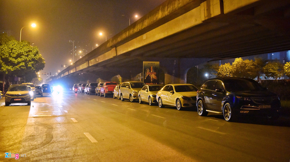 Hàng loạt xế hộp trơ khung sau vụ hỏa hoạn tại gara ôtô