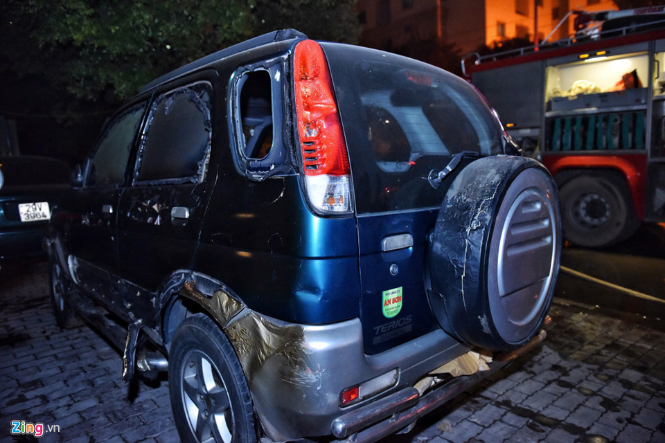 Hàng loạt xế hộp trơ khung sau vụ hỏa hoạn tại gara ôtô