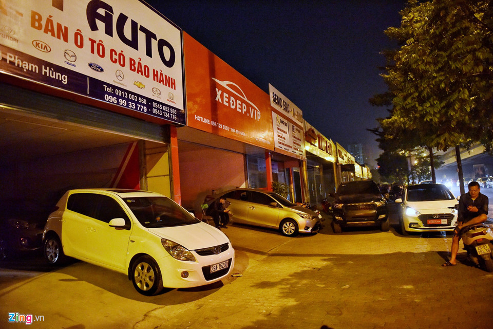 Hàng loạt xế hộp trơ khung sau vụ hỏa hoạn tại gara ôtô