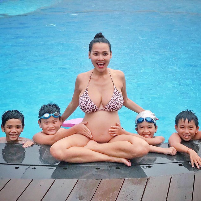 Nữ MC từng gây bão vì lên mạng tuyển chồng có nhà, có ô tô khoe bụng bầu sắp sinh, ảnh nude cực quyến rũ