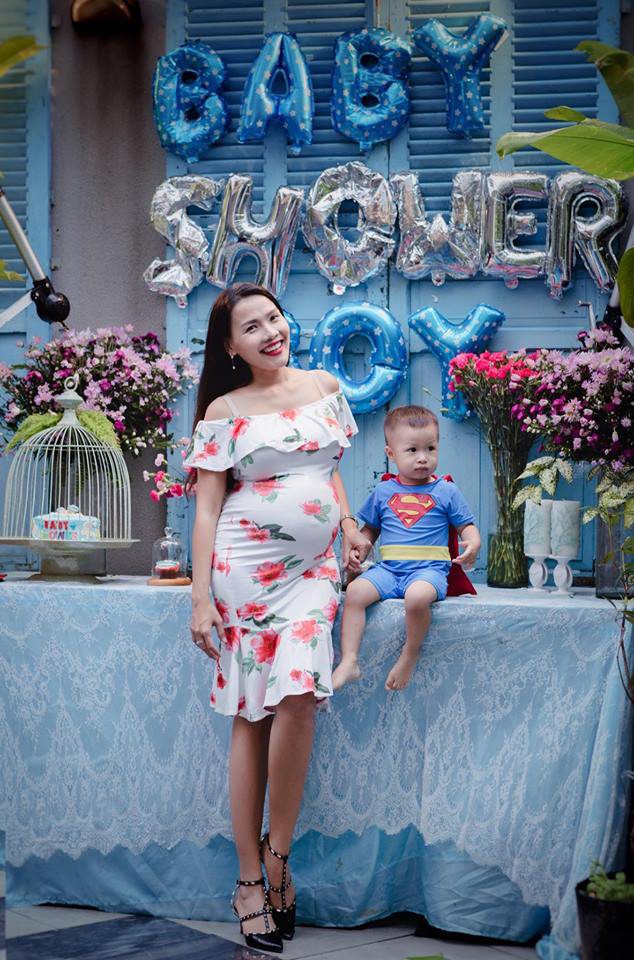 Nữ MC từng gây bão vì lên mạng tuyển chồng có nhà, có ô tô khoe bụng bầu sắp sinh, ảnh nude cực quyến rũ