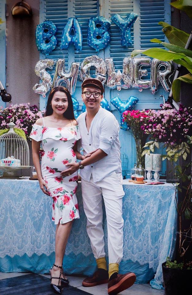 Nữ MC từng gây bão vì lên mạng tuyển chồng có nhà, có ô tô khoe bụng bầu sắp sinh, ảnh nude cực quyến rũ