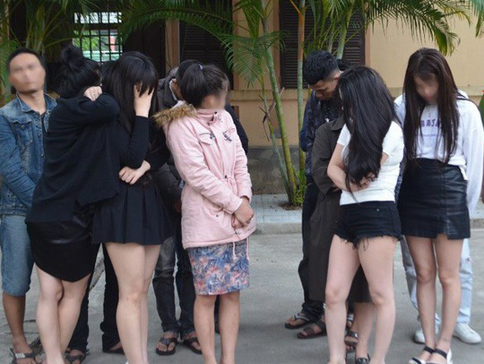 Thác loạn tiệc ma túy giữa 7 chân dài và 10 nam thanh niên