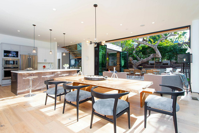 Cải tạo sân sau, chủ nhà không ngờ đã biến không gian nhà trở thành một biệt thự sang trọng