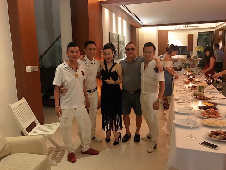 Trương Nam Thành sau khi yêu và cưới nữ doanh nhân giàu có hơn 15 tuổi: Cuộc sống như lật sang trang mới