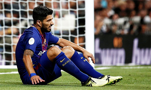 Barca mất Luis Suarez trong hai tuần