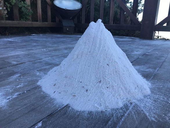 Sương muối phủ trắng đỉnh Fansipan