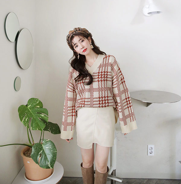 Muốn trông xinh tươi và mi nhon hơn, các nàng cứ diện lên mình chiếc áo len cổ tim