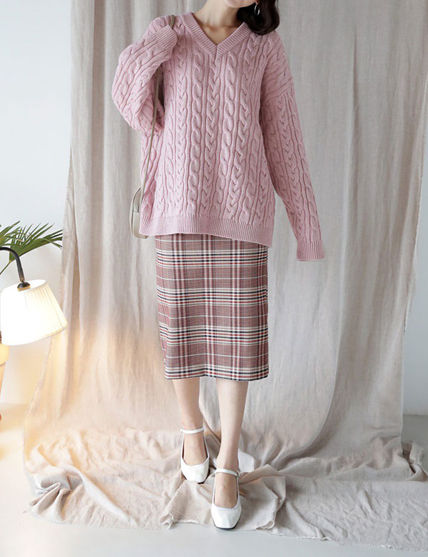 Muốn trông xinh tươi và mi nhon hơn, các nàng cứ diện lên mình chiếc áo len cổ tim