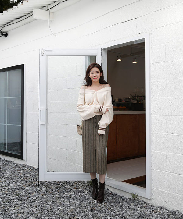 Muốn trông xinh tươi và mi nhon hơn, các nàng cứ diện lên mình chiếc áo len cổ tim