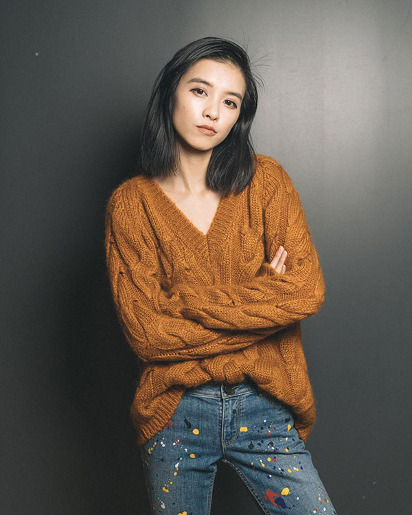Muốn trông xinh tươi và mi nhon hơn, các nàng cứ diện lên mình chiếc áo len cổ tim
