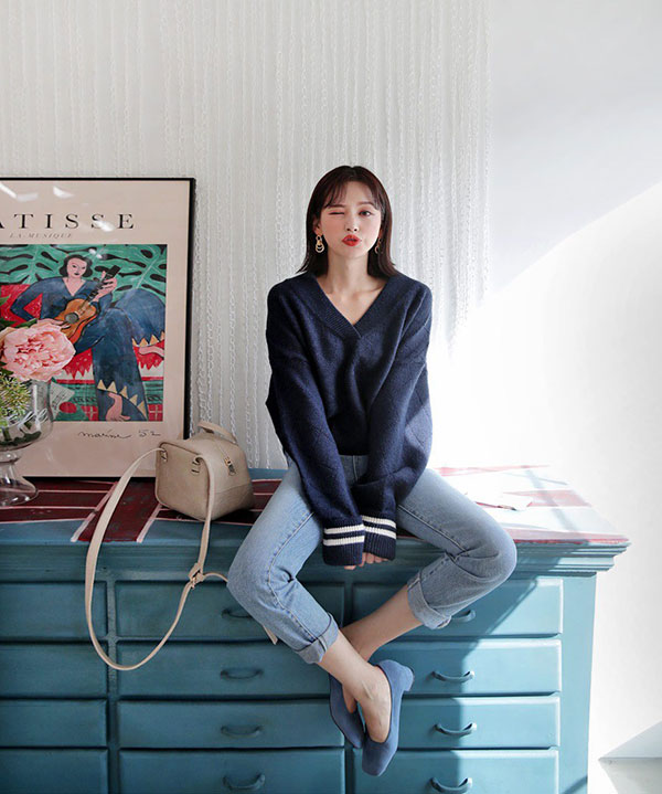 Muốn trông xinh tươi và mi nhon hơn, các nàng cứ diện lên mình chiếc áo len cổ tim