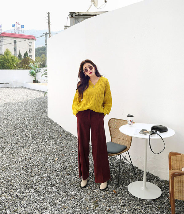 Muốn trông xinh tươi và mi nhon hơn, các nàng cứ diện lên mình chiếc áo len cổ tim