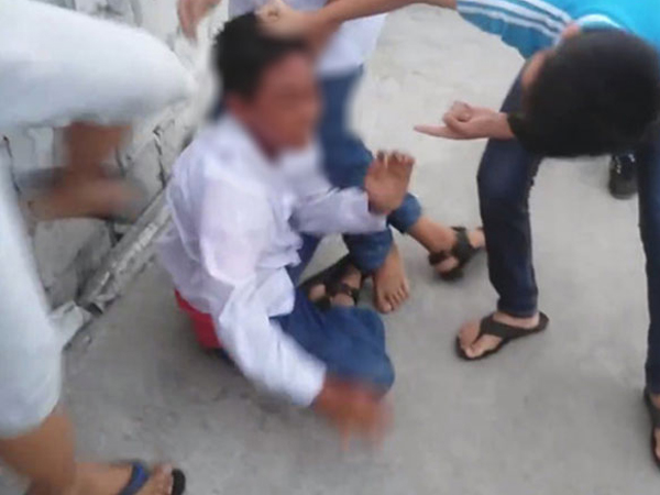 Nam sinh lớp 11 đâm bạn học tại trường