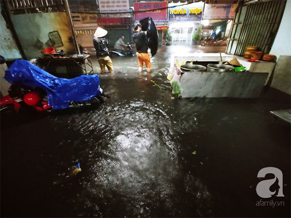 Bão qua nhưng người dân TP.HCM đừng vội mừng: Bệnh tay chân miệng, đau mắt đỏ, sốt xuất huyết đang chực chờ kéo đến