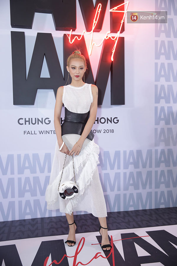 Thảm đỏ show Chung Thanh Phong: Khả Ngân thử style lạ, Quỳnh Anh Shyn giật giũ như chim sẻ đi mưa