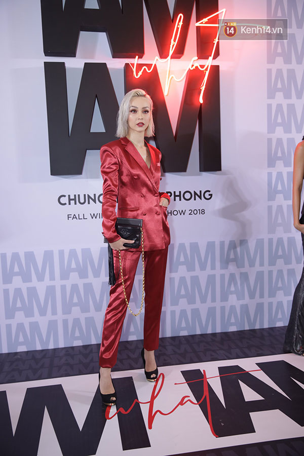 Thảm đỏ show Chung Thanh Phong: Khả Ngân thử style lạ, Quỳnh Anh Shyn giật giũ như chim sẻ đi mưa