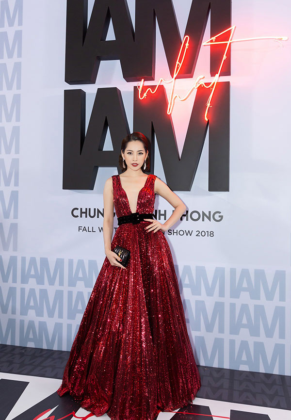 Thảm đỏ show Chung Thanh Phong: Khả Ngân thử style lạ, Quỳnh Anh Shyn giật giũ như chim sẻ đi mưa