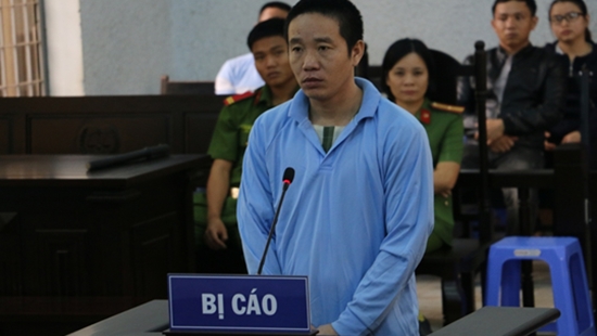 Gã hàng xóm nhiều lần giở trò đồi bại với bé gái 14 tuổi